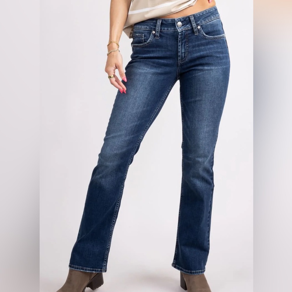 Silver Jeans Suki Mid Rise Slim Bootcut Jeans For Women
Size 29x31